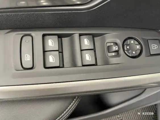 PEUGEOT 3008 ELECTRIQUE III - voiture d'occasion - Photo 26
