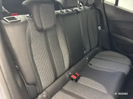 PEUGEOT 2008 II - voiture d'occasion - Photo 11
