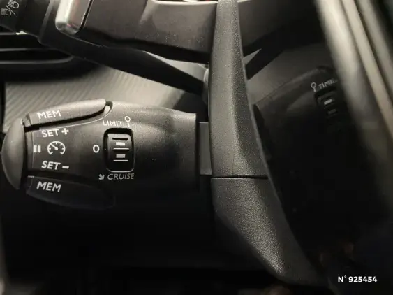 PEUGEOT 2008 II - voiture d'occasion - Photo 27