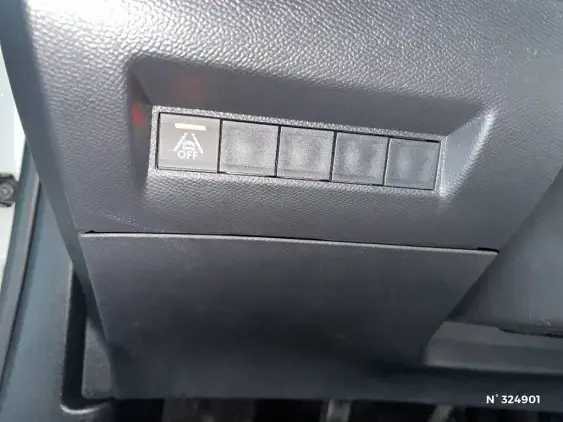 PEUGEOT 2008 II - voiture d'occasion - Photo 15