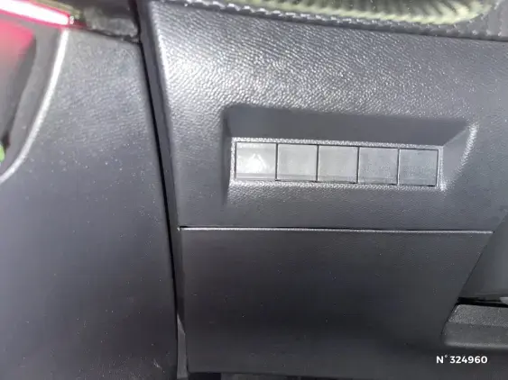 PEUGEOT 208 BUSINESS R II - voiture d'occasion - Photo 15