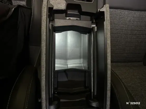 PEUGEOT 3008 III - voiture d'occasion - Photo 28