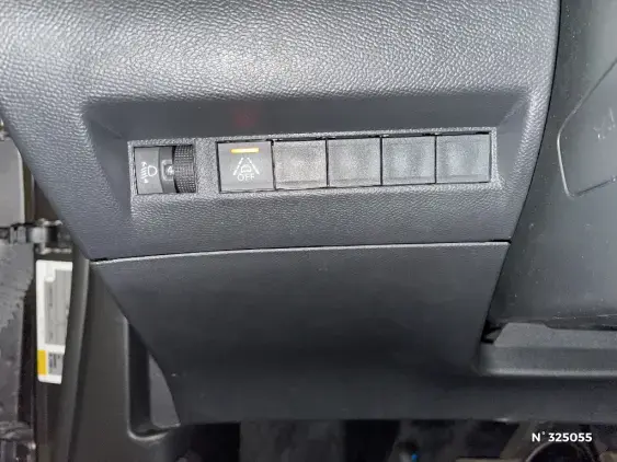 PEUGEOT 2008 II - voiture d'occasion - Photo 15