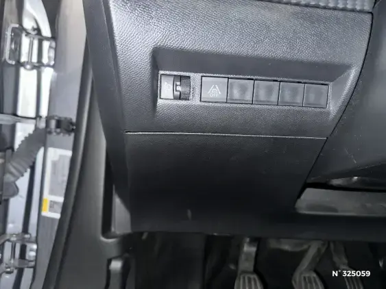 PEUGEOT 2008 II - voiture d'occasion - Photo 15