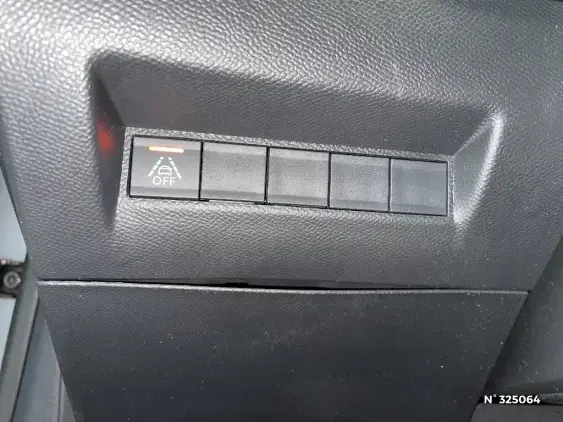 PEUGEOT 208 BUSINESS R II - voiture d'occasion - Photo 15