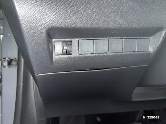 PEUGEOT 208 II - voiture d'occasion - Photo 15