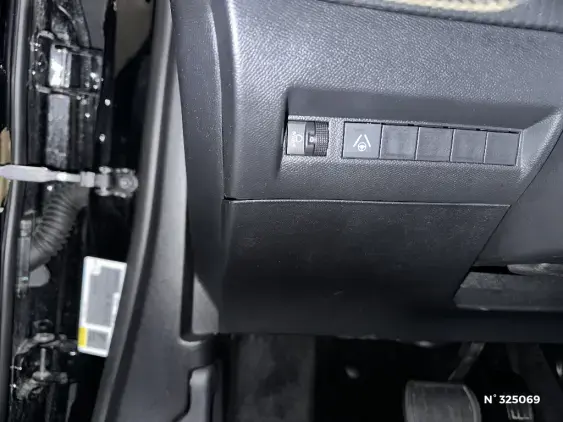 PEUGEOT 2008 II - voiture d'occasion - Photo 15