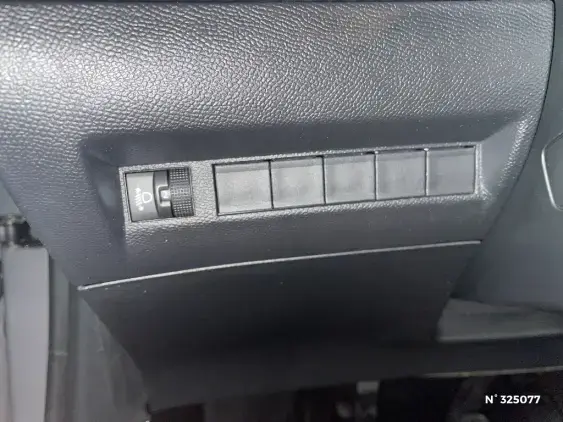 PEUGEOT 208 II - voiture d'occasion - Photo 15