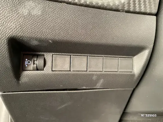 PEUGEOT 208 II - voiture d'occasion - Photo 15