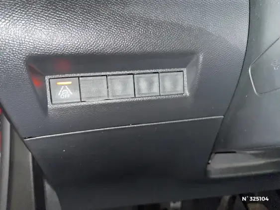 PEUGEOT 2008 II - voiture d'occasion - Photo 15