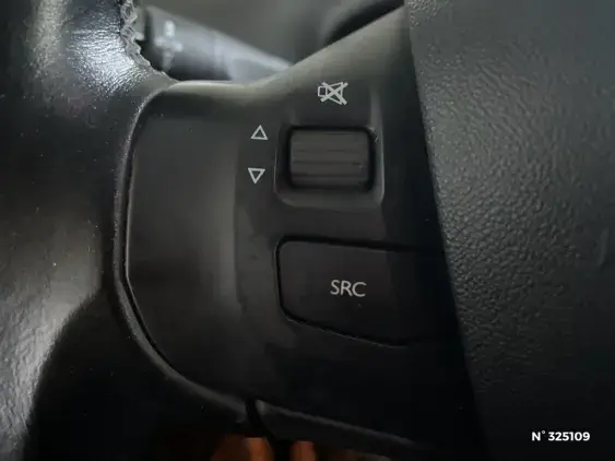 PEUGEOT 2008 - voiture d'occasion - Photo 26