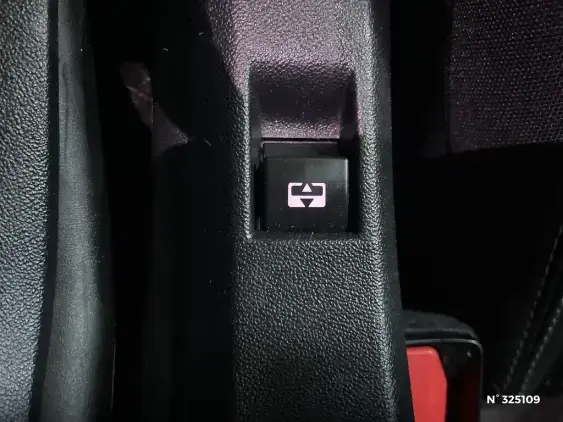 PEUGEOT 2008 - voiture d'occasion - Photo 27