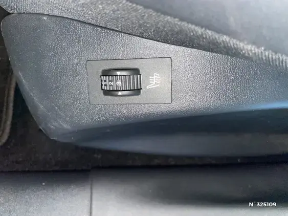 PEUGEOT 2008 - voiture d'occasion - Photo 28