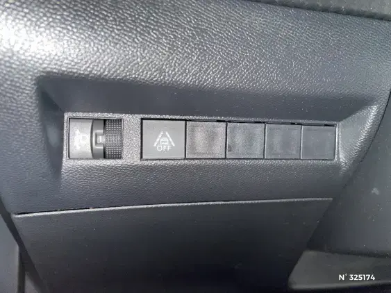 PEUGEOT 2008 II - voiture d'occasion - Photo 15