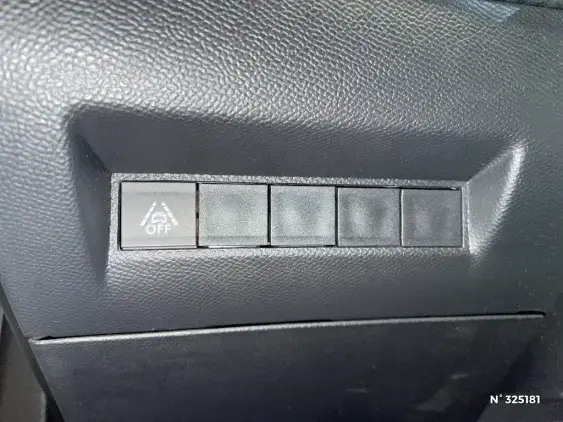 PEUGEOT 2008 II - voiture d'occasion - Photo 15