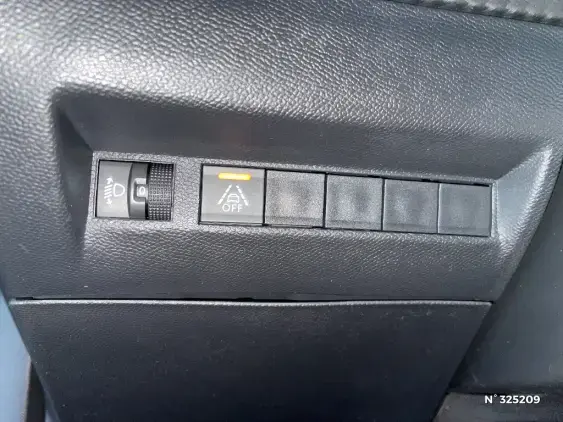 PEUGEOT 2008 II - voiture d'occasion - Photo 15