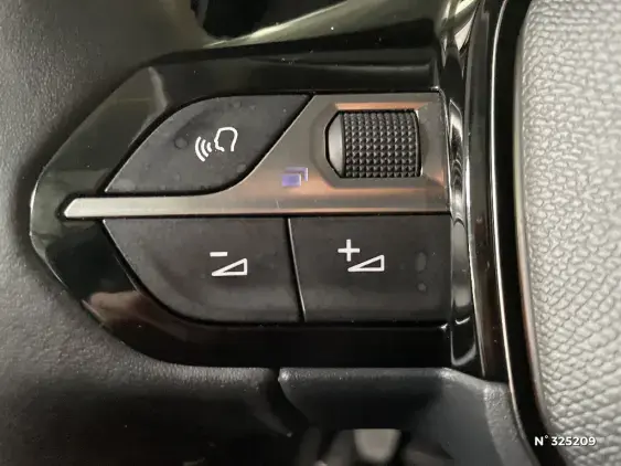 PEUGEOT 2008 II - voiture d'occasion - Photo 25