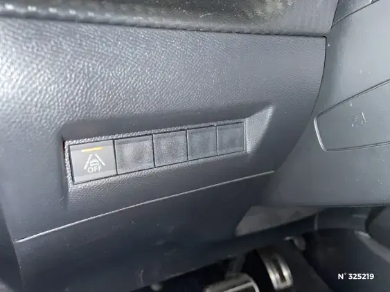 PEUGEOT 2008 II - voiture d'occasion - Photo 15