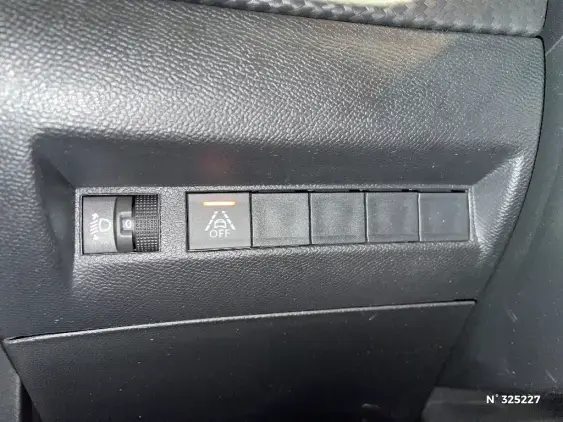 PEUGEOT 2008 II - voiture d'occasion - Photo 15