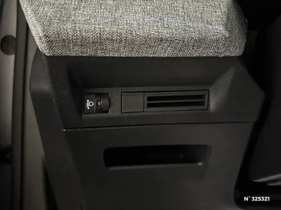 PEUGEOT 3008 ELECTRIQUE III - voiture d'occasion - Photo 15