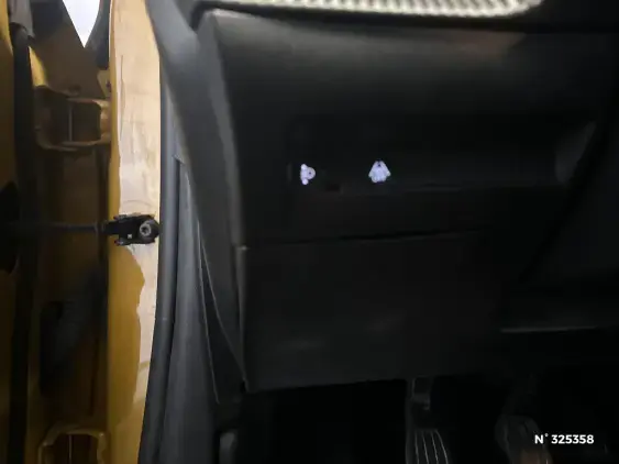 PEUGEOT 208 II - voiture d'occasion - Photo 15