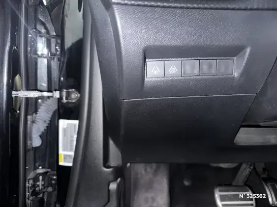 PEUGEOT 2008 II - voiture d'occasion - Photo 15