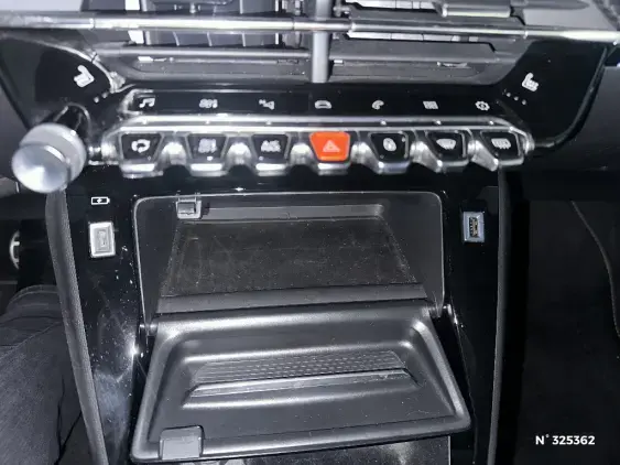 PEUGEOT 2008 II - voiture d'occasion - Photo 24