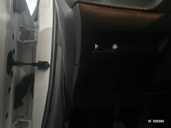 PEUGEOT 208 BUSINESS R II - voiture d'occasion - Photo 14