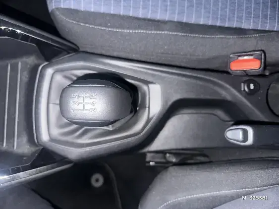 PEUGEOT 208 BUSINESS R II - voiture d'occasion - Photo 25