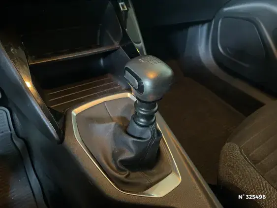 PEUGEOT 2008 II - voiture d'occasion - Photo 29