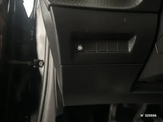 PEUGEOT 208 II - voiture d'occasion - Photo 14