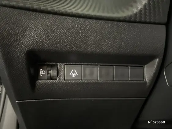 PEUGEOT 2008 II - voiture d'occasion - Photo 15