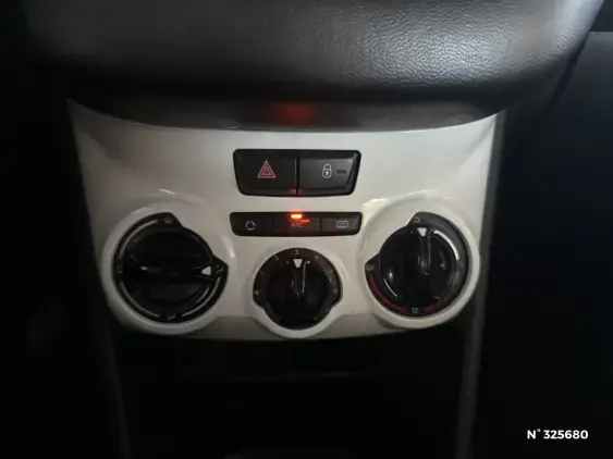 PEUGEOT 208 - voiture d'occasion - Photo 25