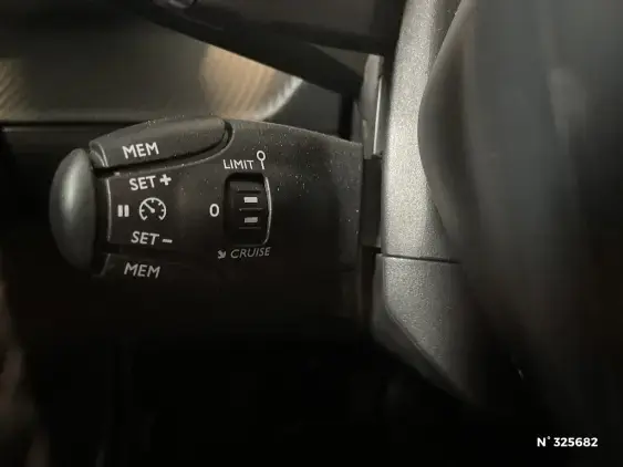 PEUGEOT 2008 II - voiture d'occasion - Photo 28