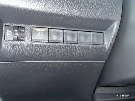 PEUGEOT 2008 II - voiture d'occasion - Photo 15