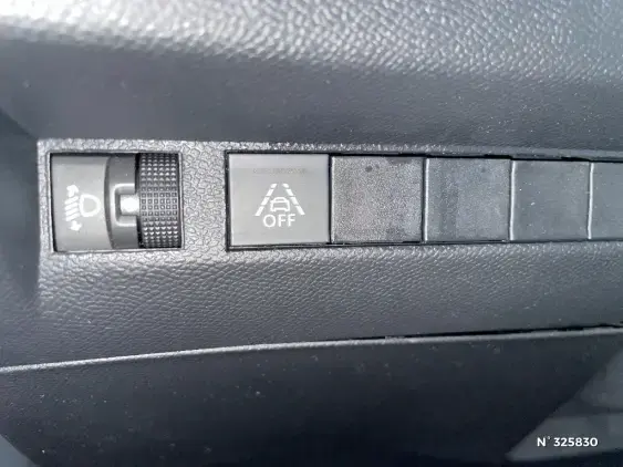 PEUGEOT 208 II - voiture d'occasion - Photo 15
