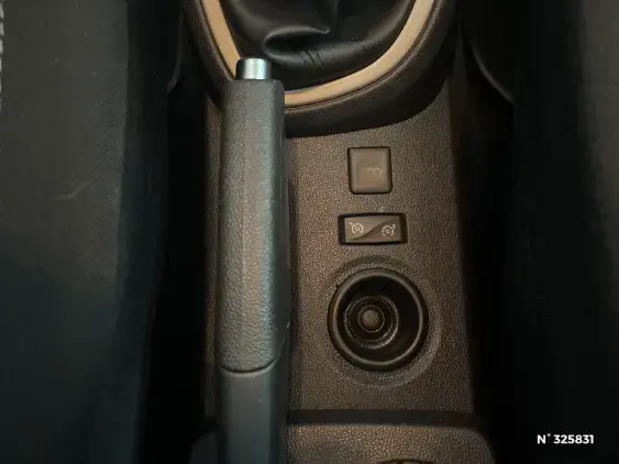 RENAULT CAPTUR - voiture d'occasion - Photo 28