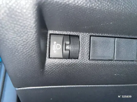 PEUGEOT 2008 II - voiture d'occasion - Photo 15