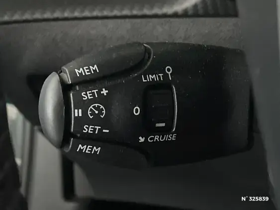 PEUGEOT 2008 II - voiture d'occasion - Photo 28