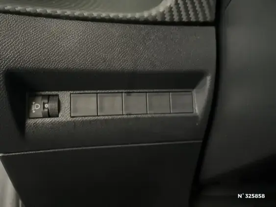 PEUGEOT 208 II - voiture d'occasion - Photo 15