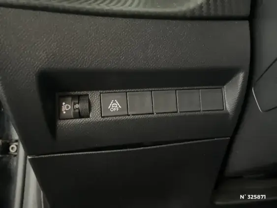 PEUGEOT 208 II - voiture d'occasion - Photo 15