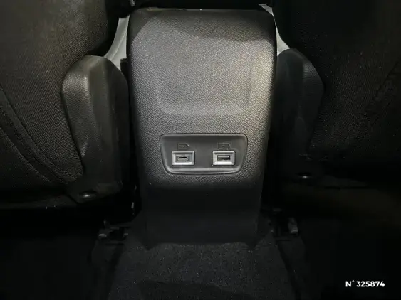 PEUGEOT 2008 II - voiture d'occasion - Photo 30