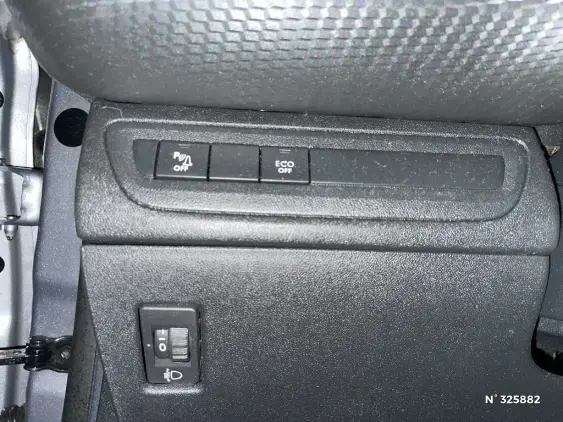 PEUGEOT 208 - voiture d'occasion - Photo 15