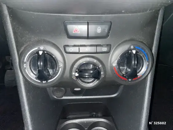 PEUGEOT 208 - voiture d'occasion - Photo 28
