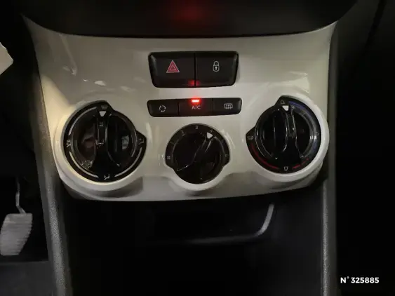 PEUGEOT 208 - voiture d'occasion - Photo 26