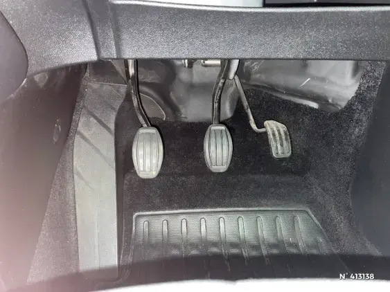 PEUGEOT 208 II - voiture d'occasion - Photo 26