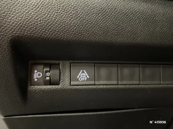 PEUGEOT 2008 II - voiture d'occasion - Photo 15