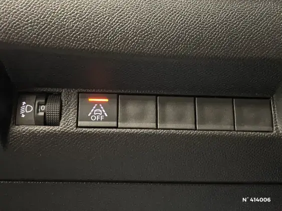PEUGEOT 2008 II - voiture d'occasion - Photo 15
