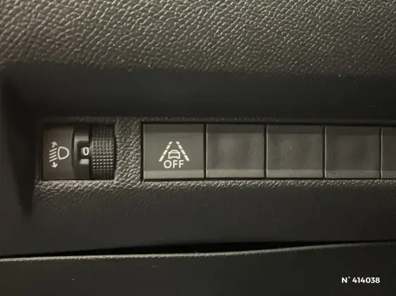 PEUGEOT 2008 II - voiture d'occasion - Photo 15