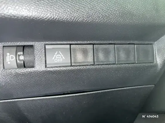 PEUGEOT 208 II - voiture d'occasion - Photo 15
